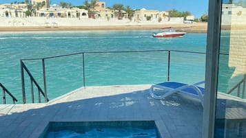 Lagoon Bungalow with Private Jacuzzi | 露台/庭院