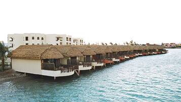 Lagoon Bungalow with Private Jacuzzi | Plage | Plage privée, chaises longues, parasols, serviettes de plage