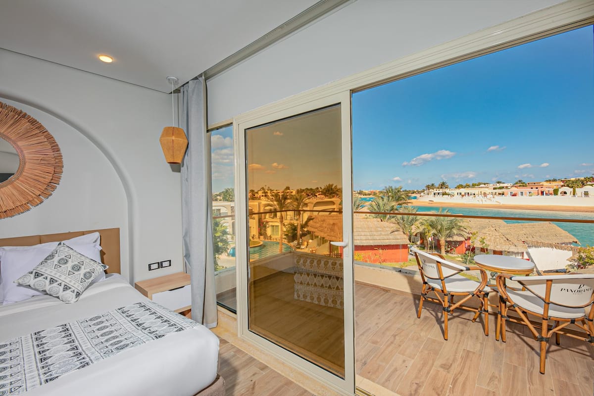 Standard Room | 1 bedroom, premium bedding, minibar, in-room safe
