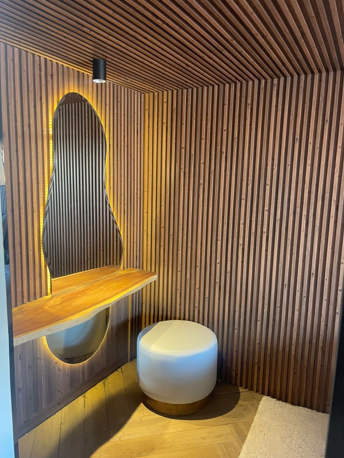 Lagoon Bungalow with Private Jacuzzi | Literie de qualité supérieure, minibar, coffres-forts dans les chambres