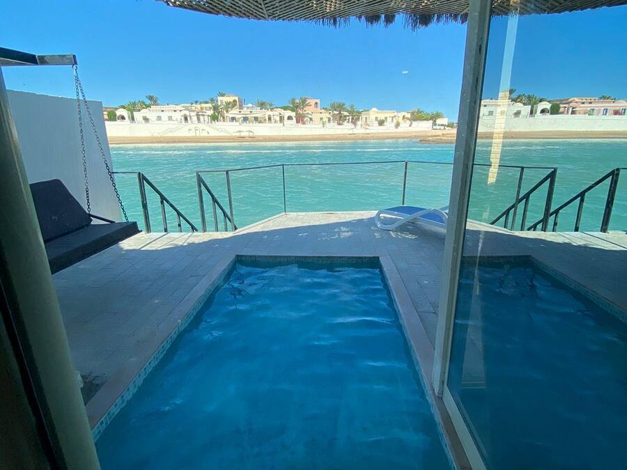 Lagoon Bungalow with Private Jacuzzi | Terras