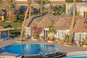 3 outdoor pools, sun loungers