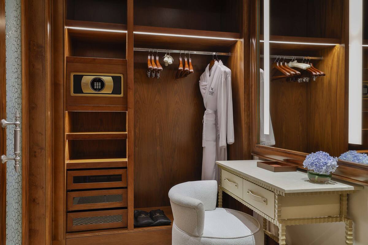 Bộ trải giường bằng vải Frette của Ý, bộ đồ giường cao cấp, minibar 