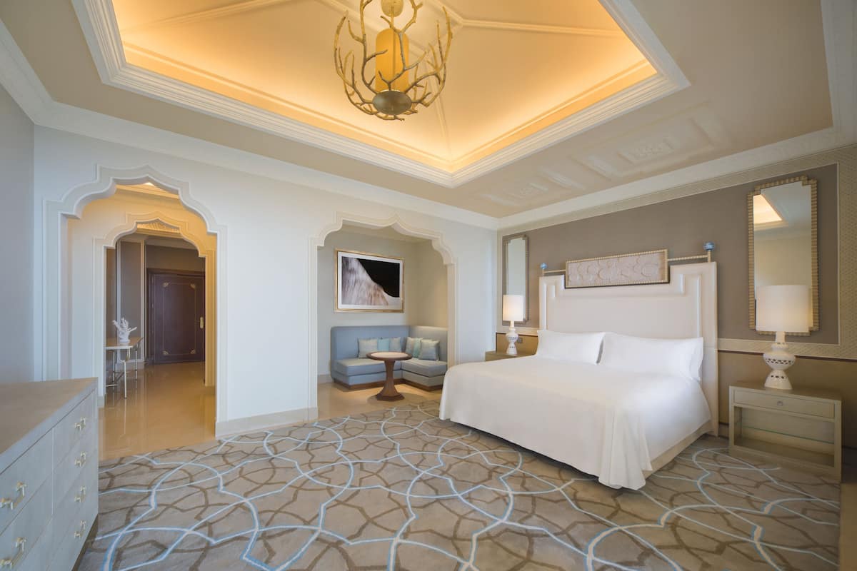 Frette Italian sheets, premium bedding, minibar, in-room safe