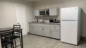 Estudio familiar, varias camas, para no fumadores, cocineta | Comida en el ryokan