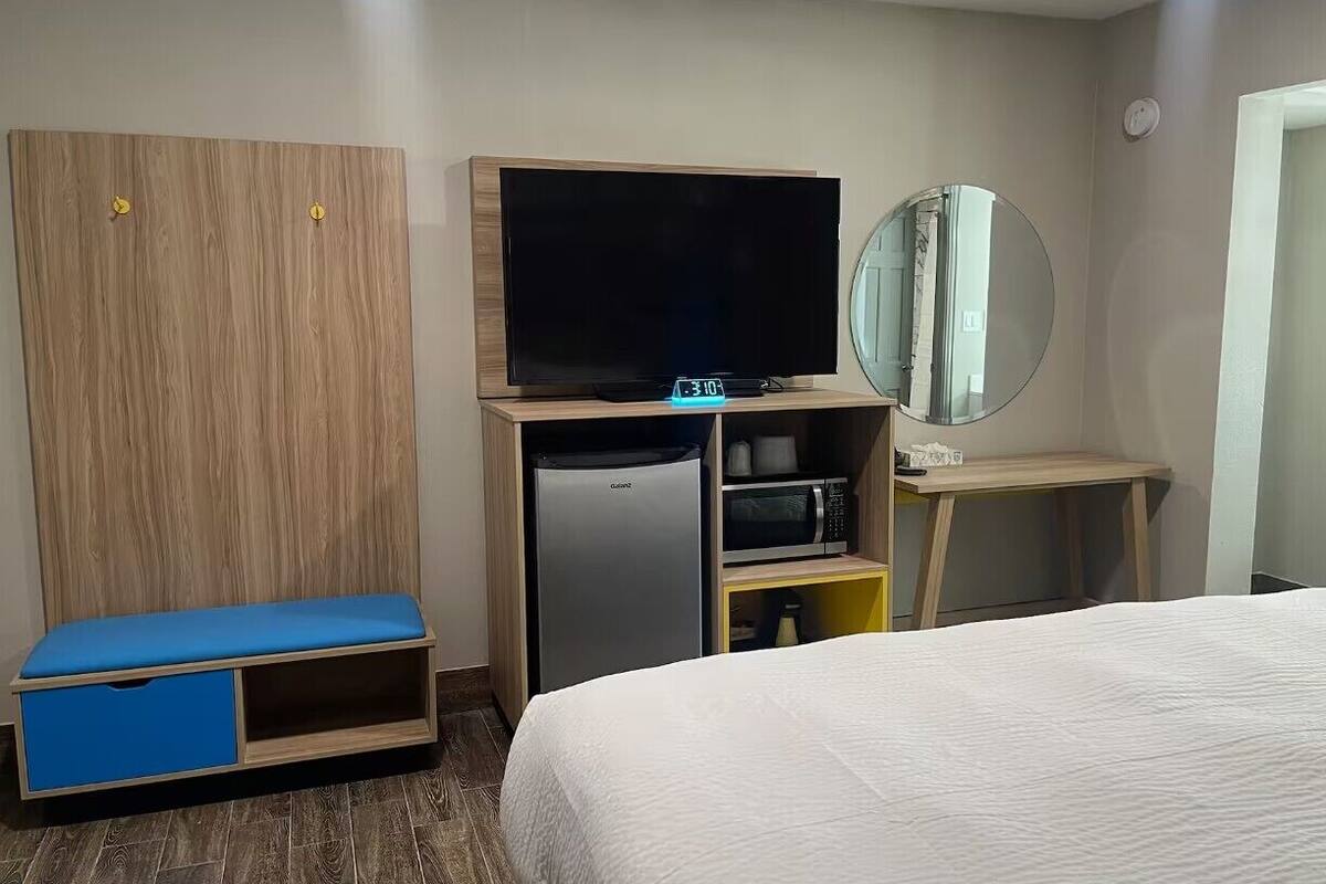WiFi (free), bed sheets