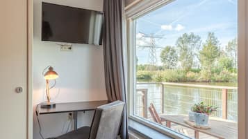 Room, River View, Annex Building | Desk, cribs/infant beds, rollaway beds, free WiFi