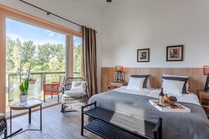 Quarto casal ou duplo standard, vista para o rio, no pátio | Escrivaninha, berços (sobretaxa), camas extras/dobráveis (sobretaxa)