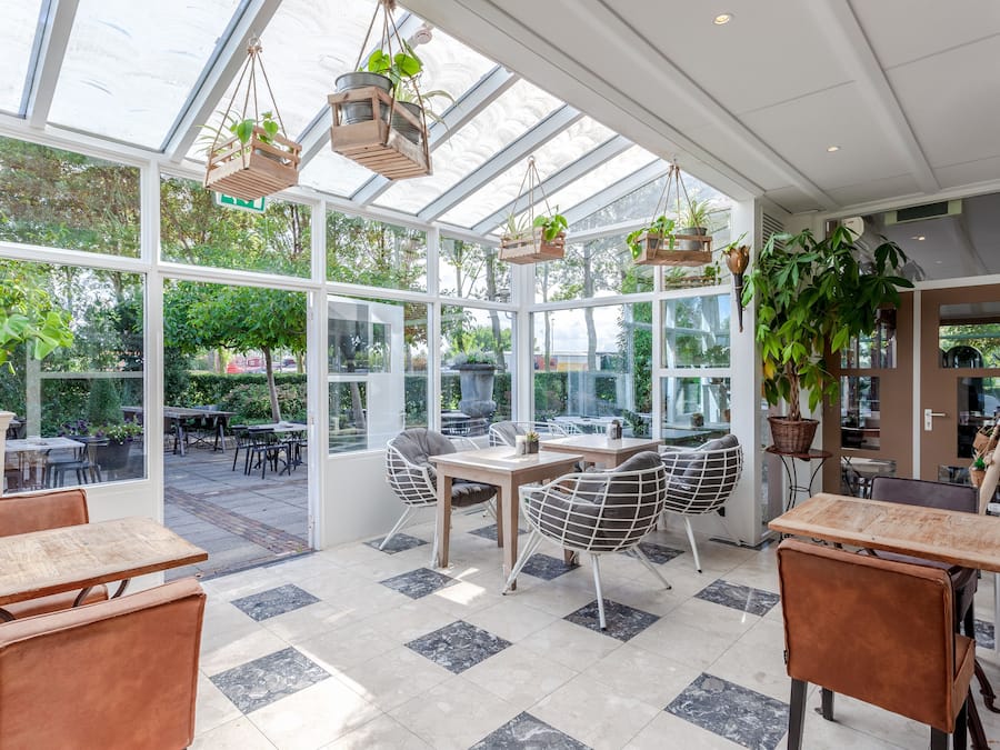 Breakfast, lunch and dinner served