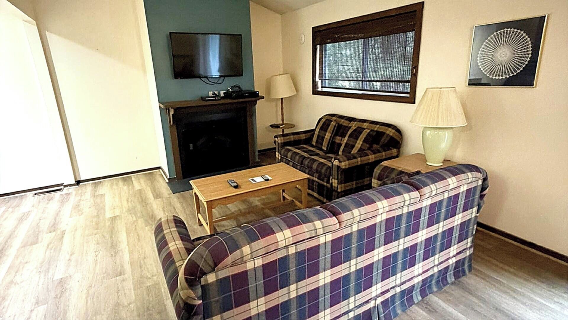 Comfort Chalet, 3 Bedrooms (Pedestal Unit) | Living area | TV, fireplace