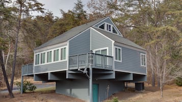 Traditional Chalet, 3 Bedrooms (Pedestal Unit) | Hill view