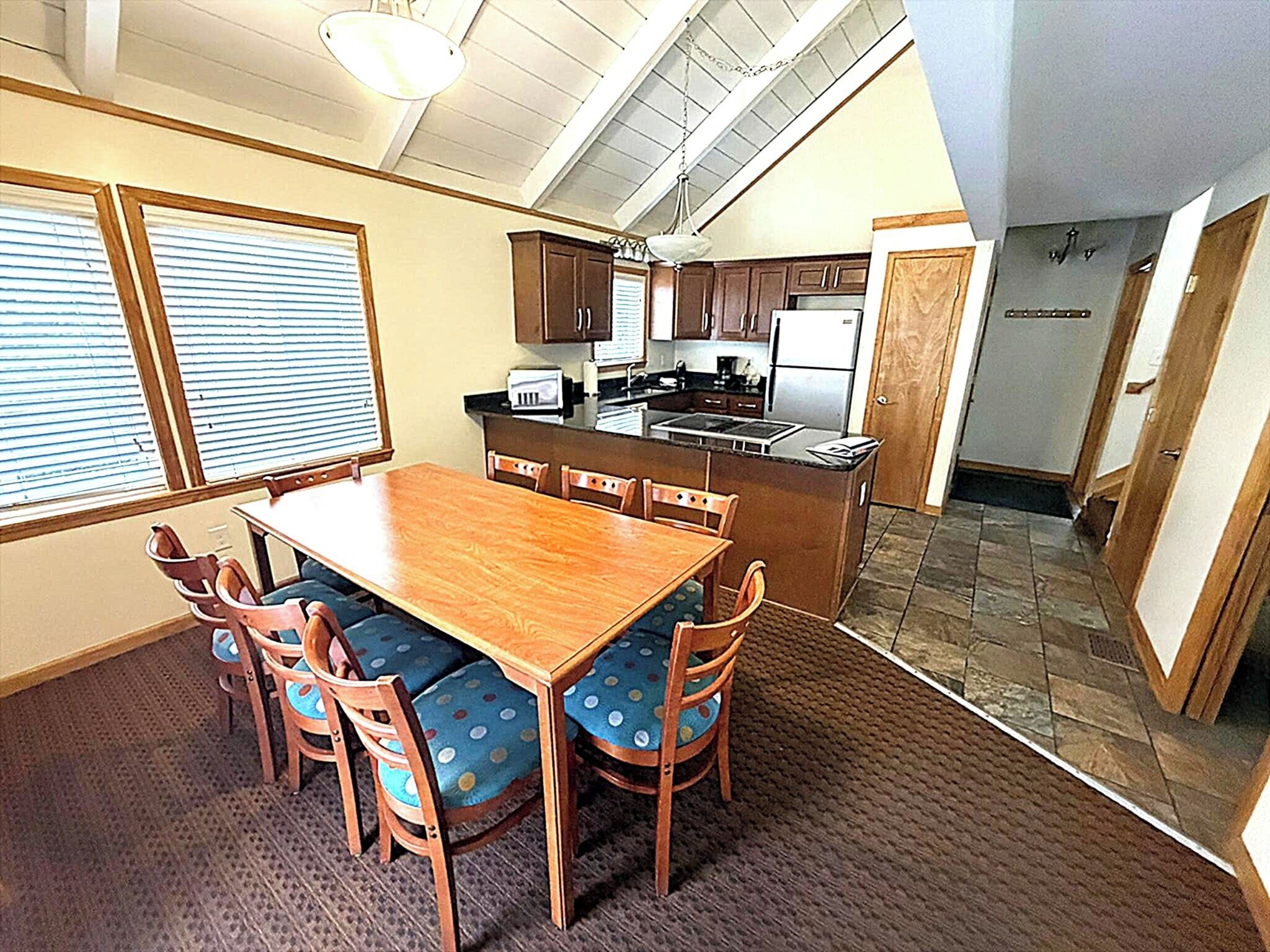 Deluxe Chalet, 3 Bedrooms (Pedestal Unit) | In-room dining