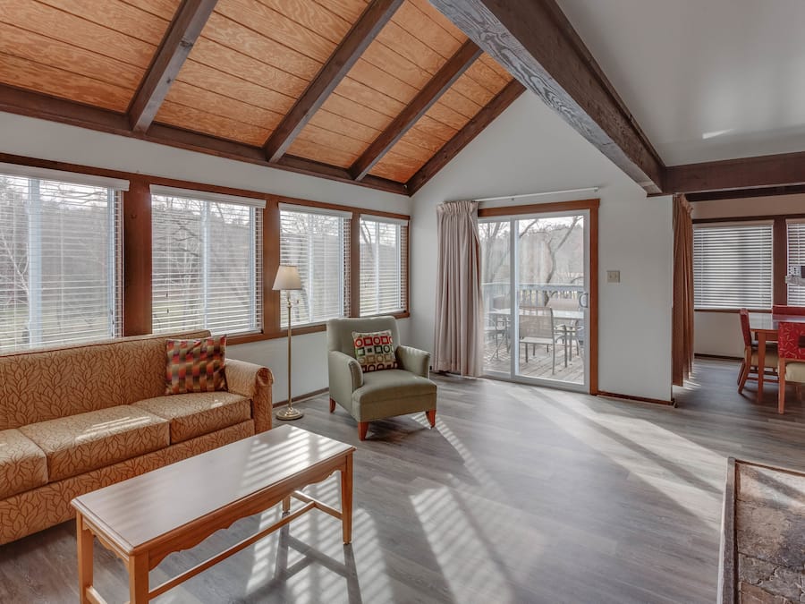 Traditional Chalet, 3 Bedrooms (Pedestal Unit) | Living room | TV, fireplace