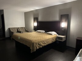 Habitación individual básica | 1 dormitorio, escritorio, tabla de planchar con plancha