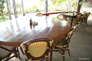 Breakfast, lunch, dinner served; Filipino cuisine, garden views