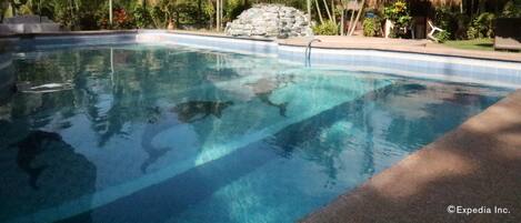 حمّام سباحة خارجي