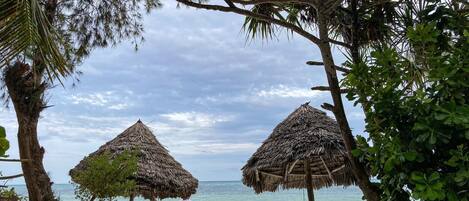 Beach nearby, white sand, beach towels