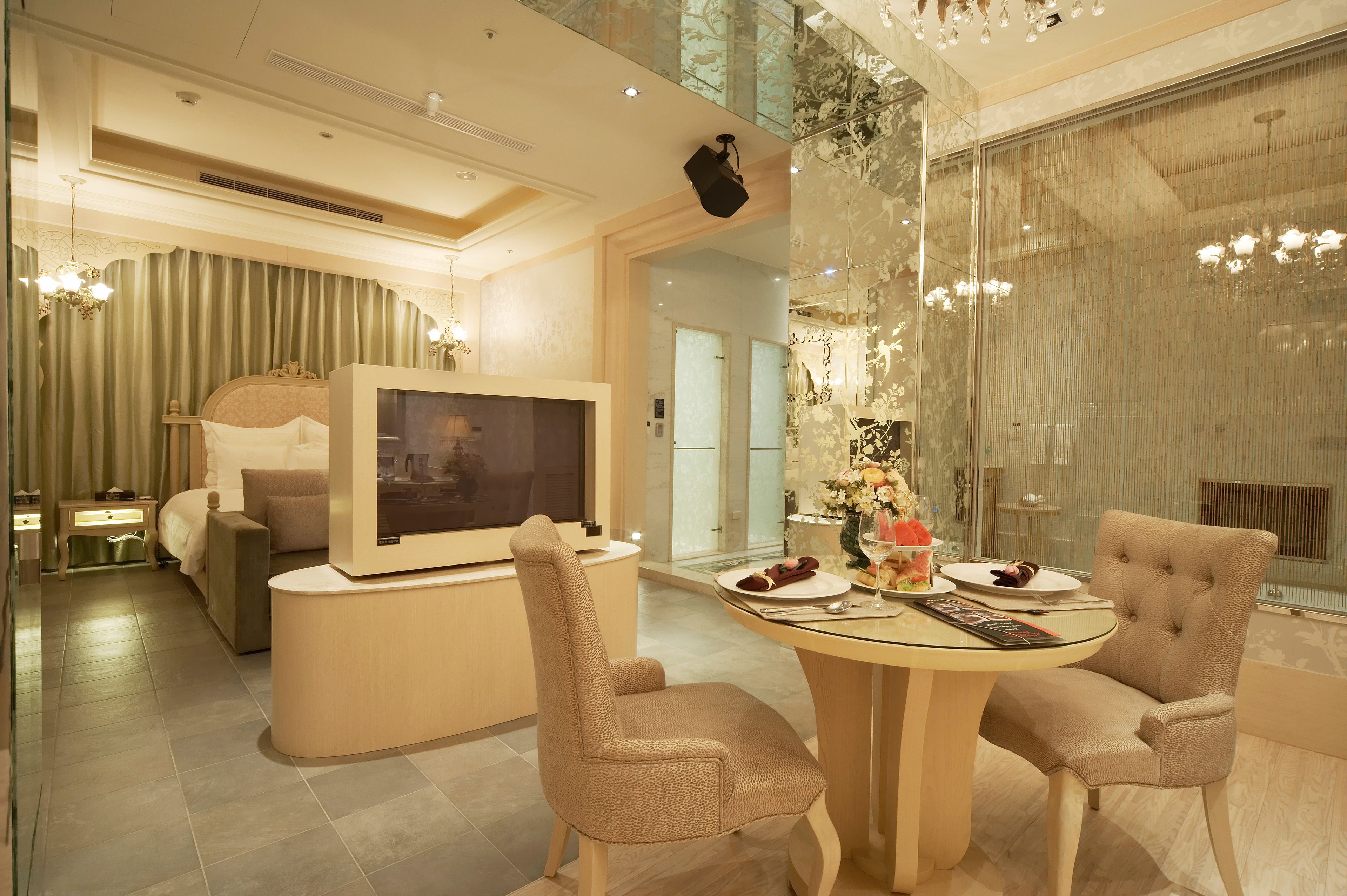 1 bedroom, premium bedding, minibar, desk