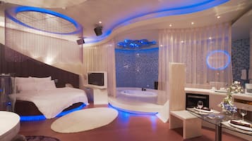 1 slaapkamer, luxe beddengoed, een minibar, een bureau
