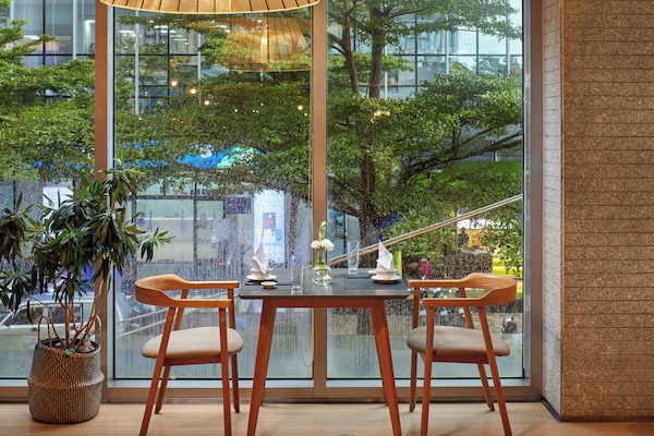 Breakfast, lunch and dinner served