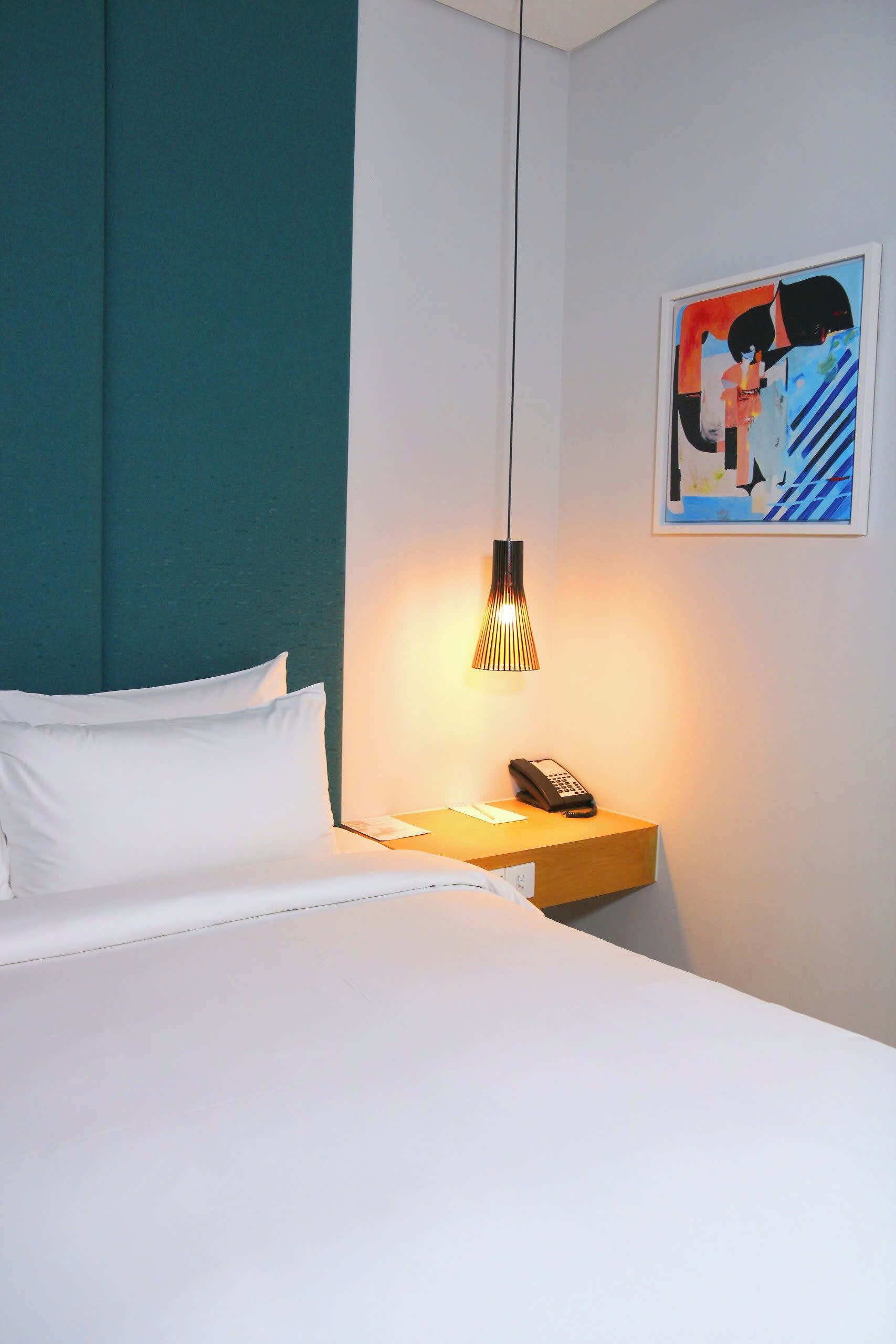 Studio, 1 kingsize bed | Een minibar, een kluis op de kamer, een bureau, een laptopwerkplek