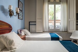 Triple Room | Bar mini, peti besi dalam bilik, Wi-fi percuma, cadar katil