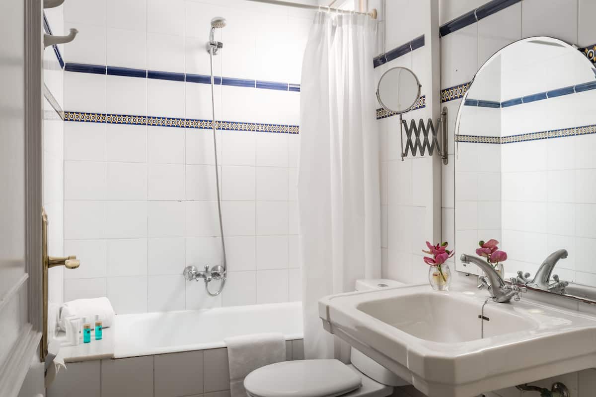 bathtub, eco-friendly toiletries, hair dryer, towels