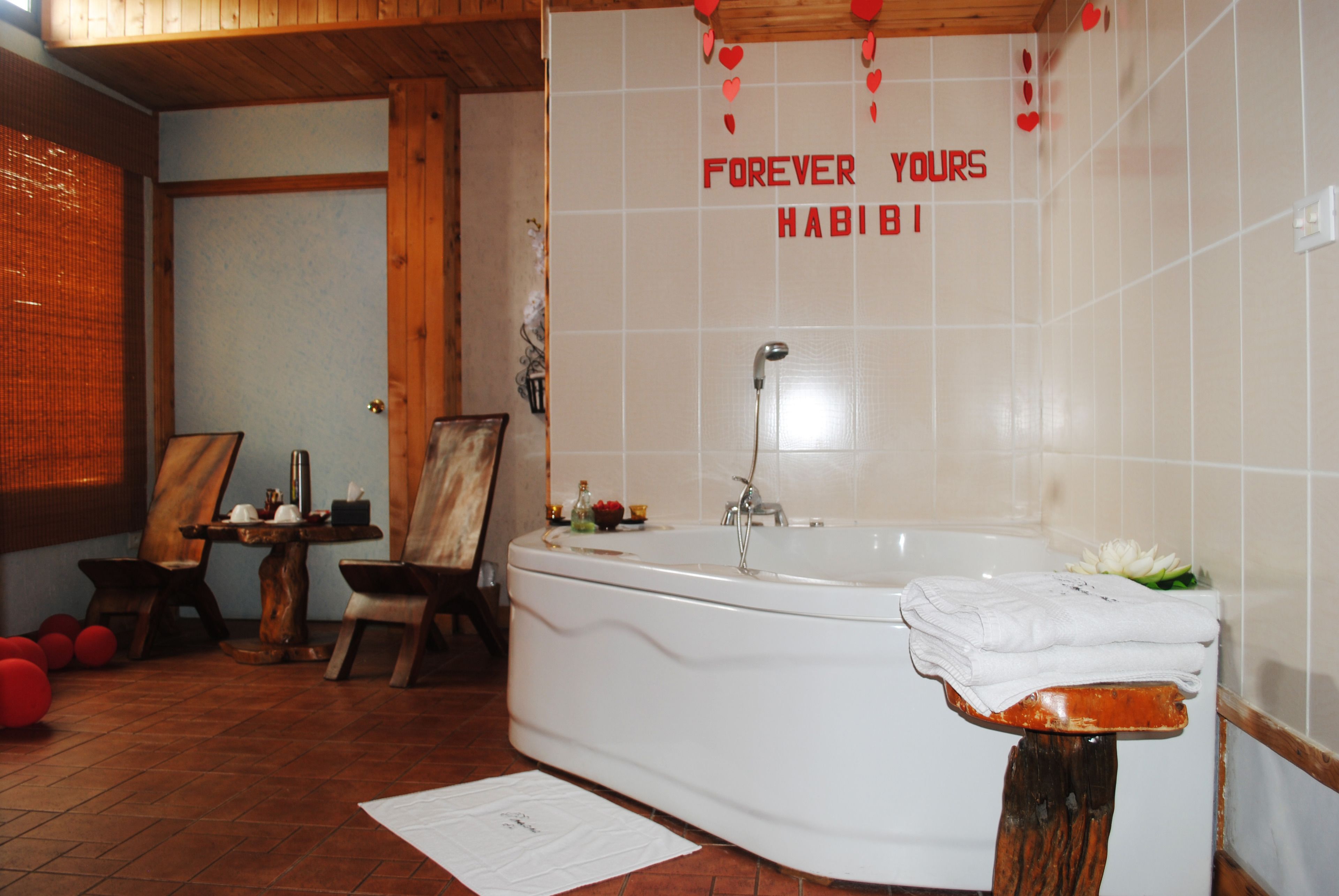 Couples treatment rooms, sauna, steam room, body treatments