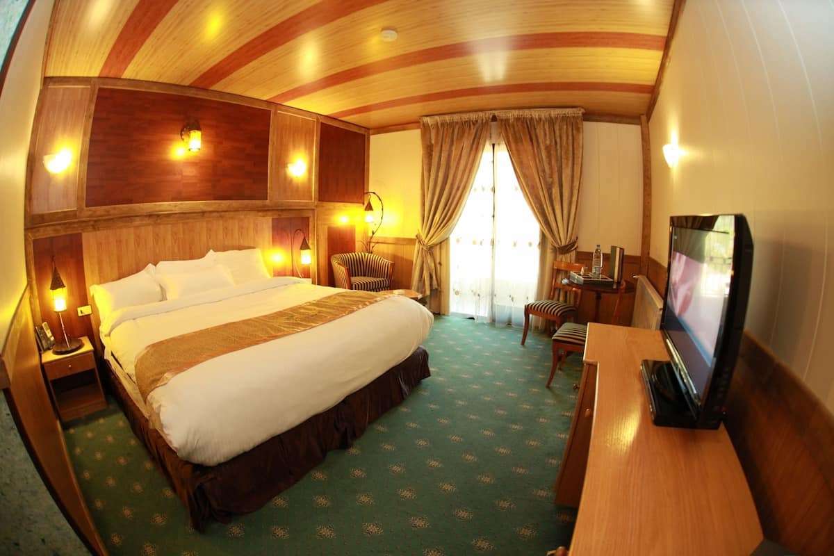Minibar, in-room safe, soundproofing, free cots/infant beds