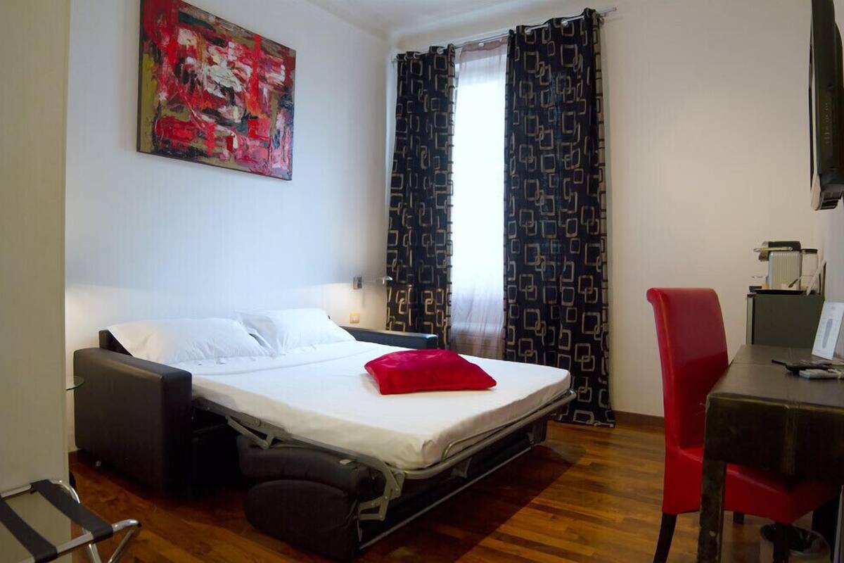 Economy Double Room (Double sofa bed) | Minibar, in-room safe, desk, WiFi (free)