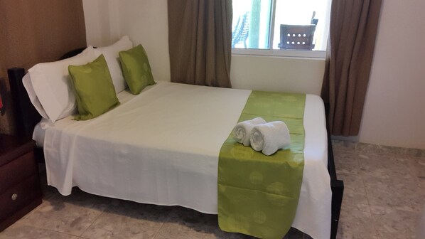 Basic Single Room | In-room safe, free WiFi, bed sheets - Posada Enilda (Providencia)