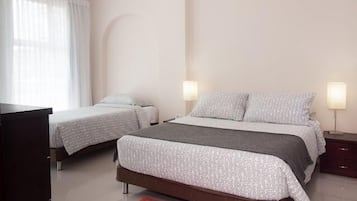 標準三人房, 1 間臥室 | 高級寢具、羽絨被、特厚豪華床墊、迷你吧