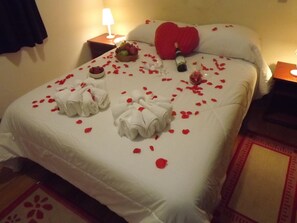 迷你吧、办公桌、遮光窗帘、免费婴儿床