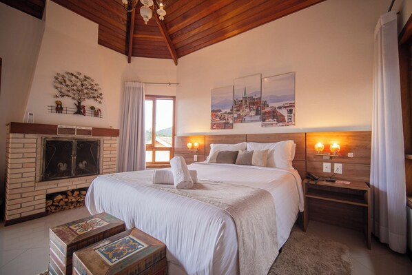 Minibar, individually decorated, individually furnished, blackout drapes