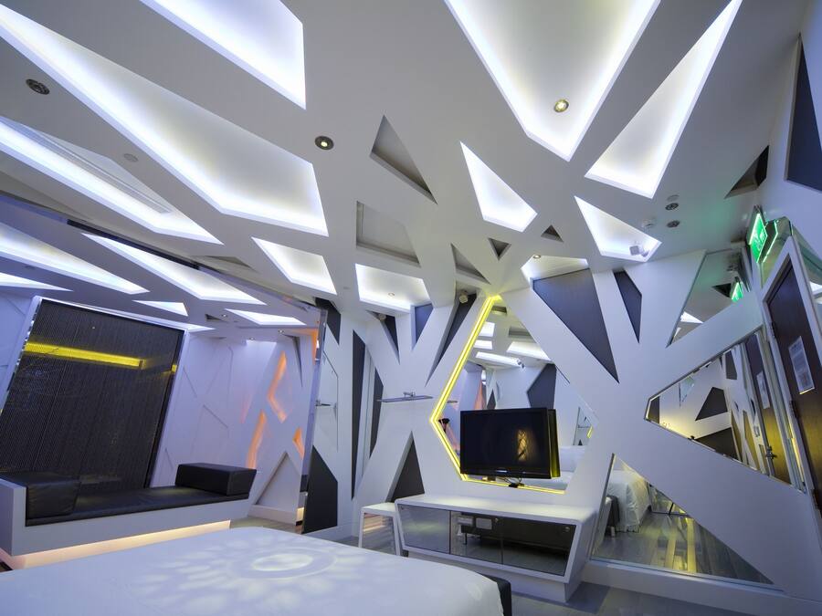 1 bedroom, premium bedding, minibar, individually decorated