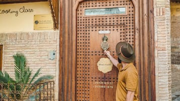 Entrada al alojamiento