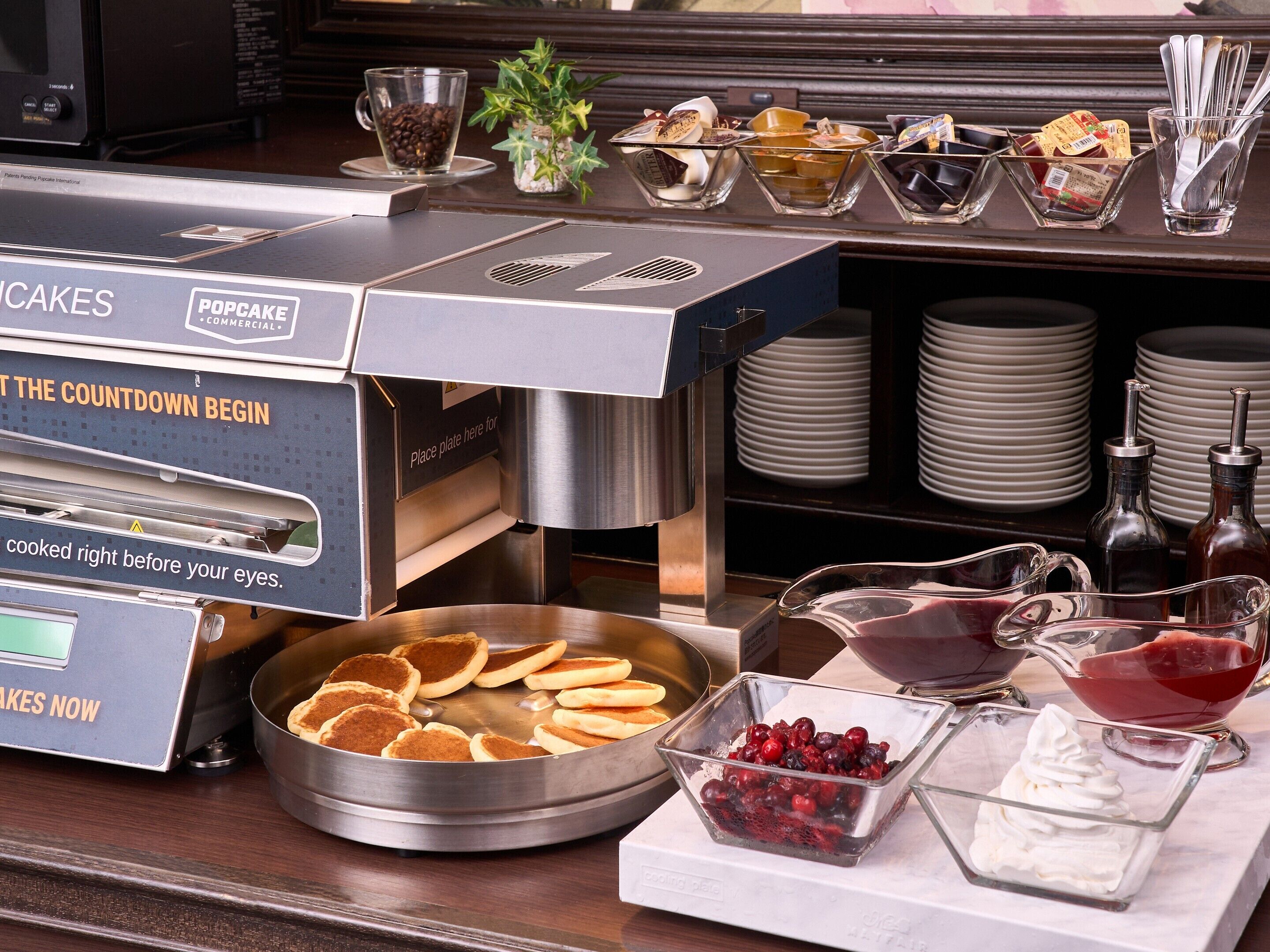 daily buffet breakfast (jpy 2200 per person)