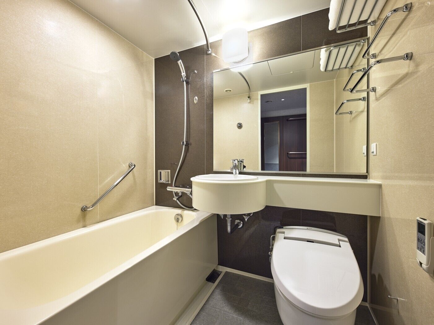 combined shower/bathtub, free toiletries, hair dryer, slippers