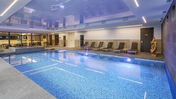 Indoor pool, pool loungers