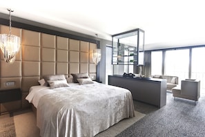 Theme Suite | Zimmersafe, Schreibtisch, Babybetten, kostenloses WLAN