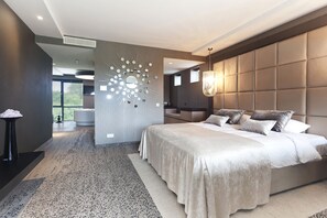 Theme Suite | Een kluis op de kamer, een bureau, babybedden, gratis wifi