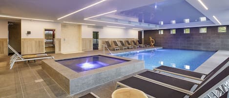 Innenpool, Liegestühle