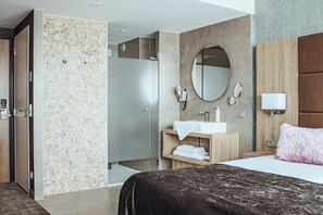 Comfort Double Room, 2 Twin Beds, Non Smoking (walk-in shower) | In-room safe, desk, cribs/infant beds, free WiFi - Van der Valk Hotel Breda (Breda)