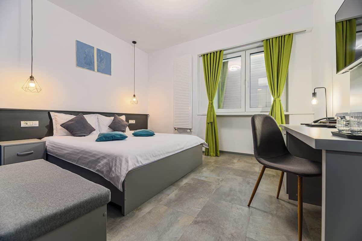 Standard Double Room | Minibar, in-room safe, desk, laptop workspace