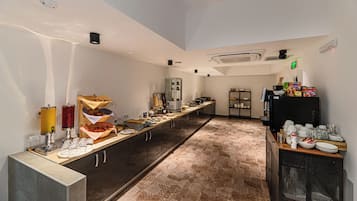 Free daily full breakfast