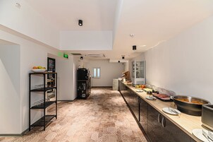 Free daily full breakfast 