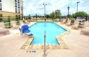 Outdoor pool - Homewood Suites Victoria, TX (Victoria)