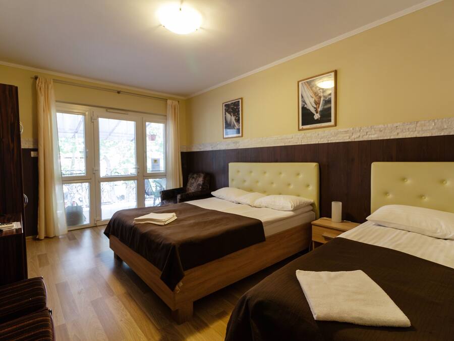 Estudio (Apartment for 2+1 people) | Caja de seguridad en la habitación y escritorio