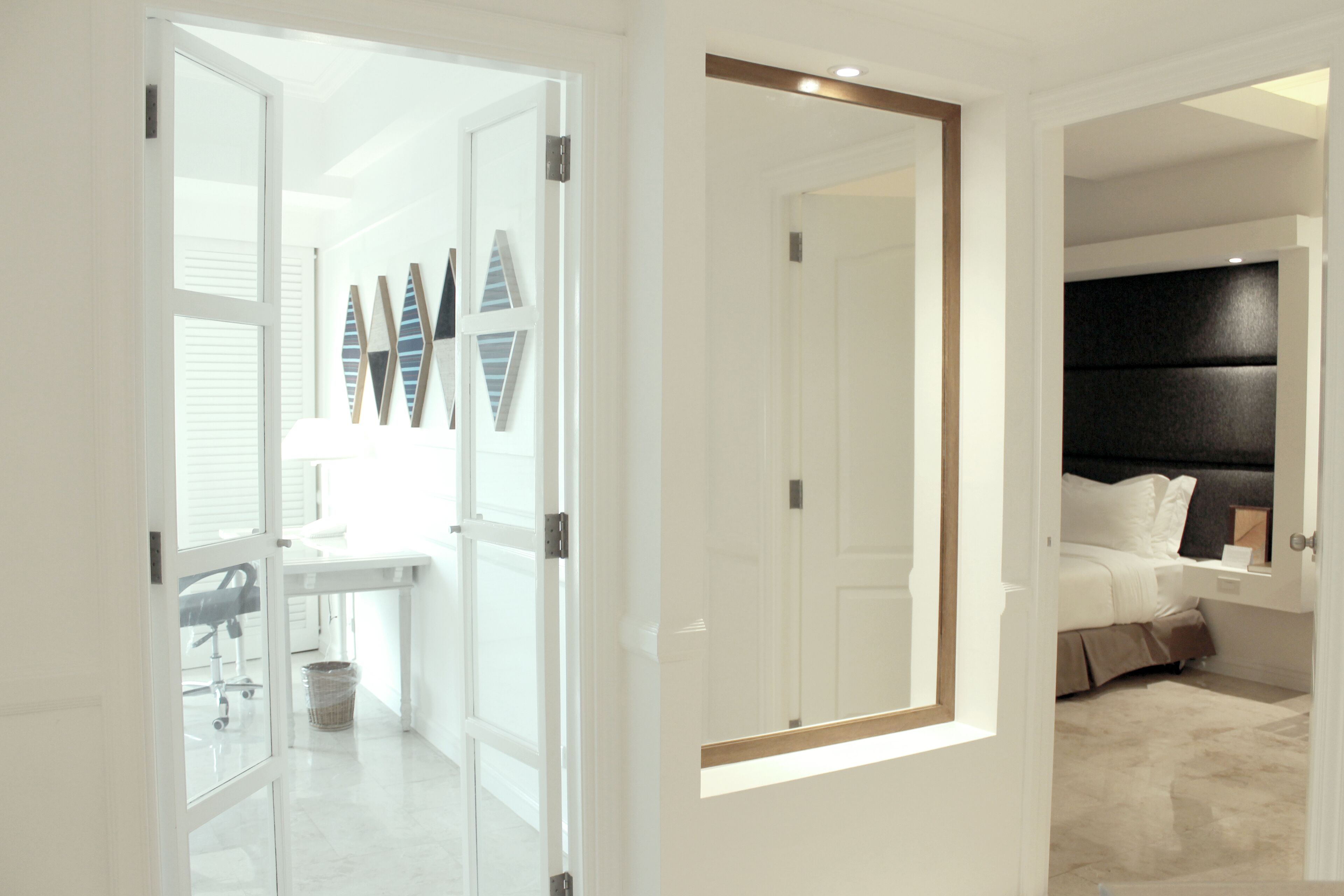 premier penthouse | living area | 24-inch flat-screen tv with cable channels, tv