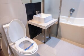 Mega Suite | Free WiFi, bed sheets - Hotel DreamWorld Araneta Cubao (Quezon City)